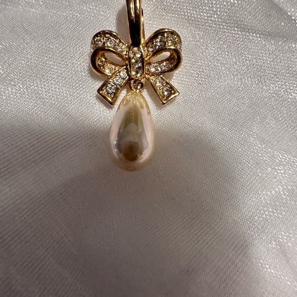 Elegant Vintage Peal Pendant with rhinestones - Picture 7 of 8